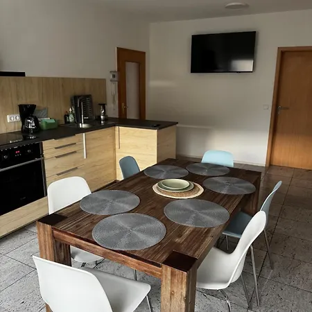 Homebase - Ferien & Monteurzimmer Appartamento *